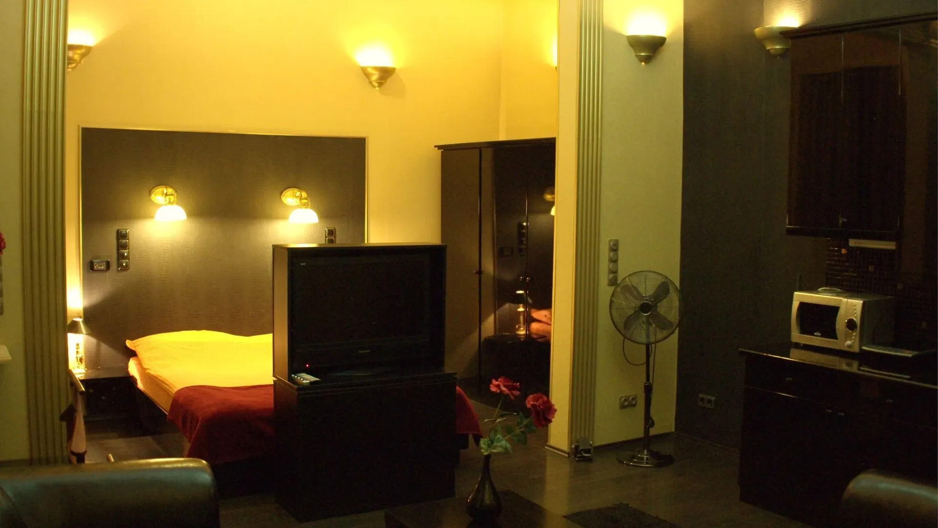 Budapest Hotel Apartments 4*,